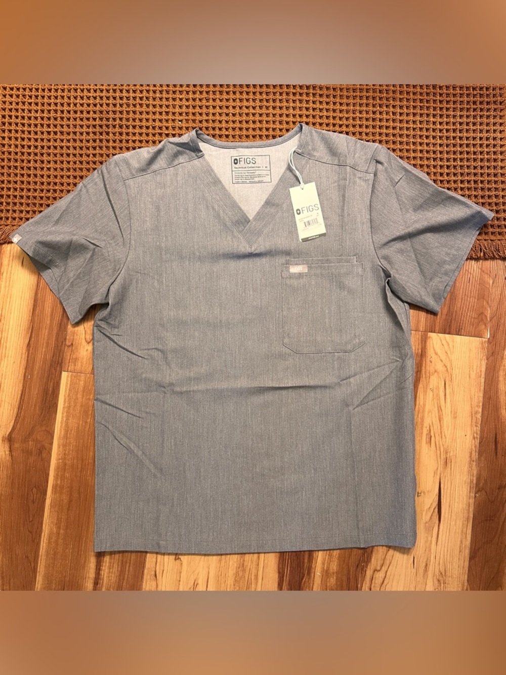 FIGS Leon Two Pocket Top Medical Scrubs in Graphite NWT Sz. M Men’s - Picture 6 of 10
